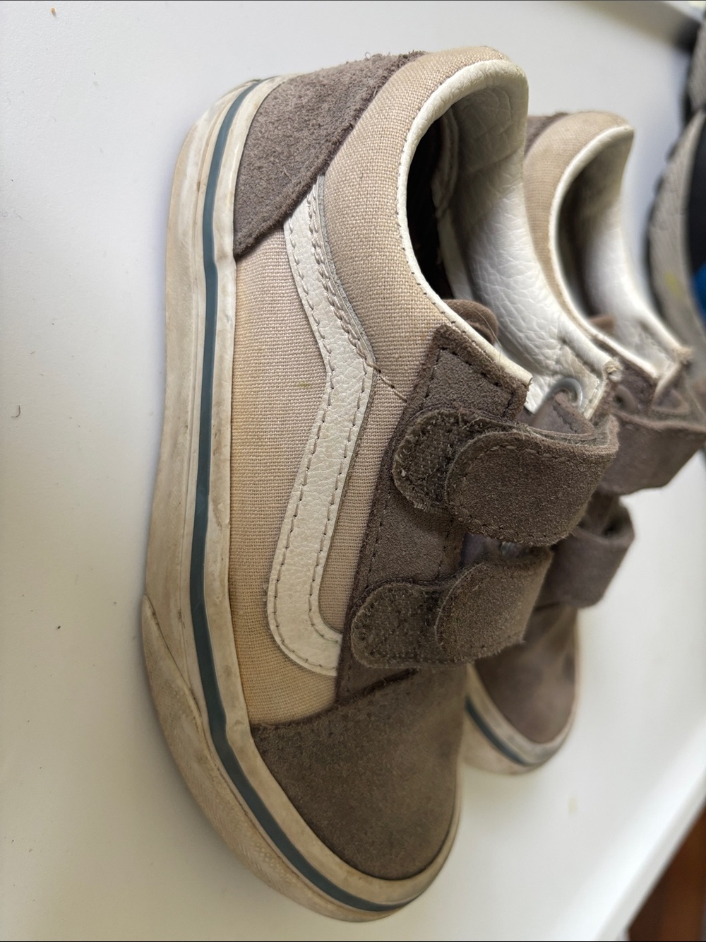 Gray vans - Picture 3 of 5